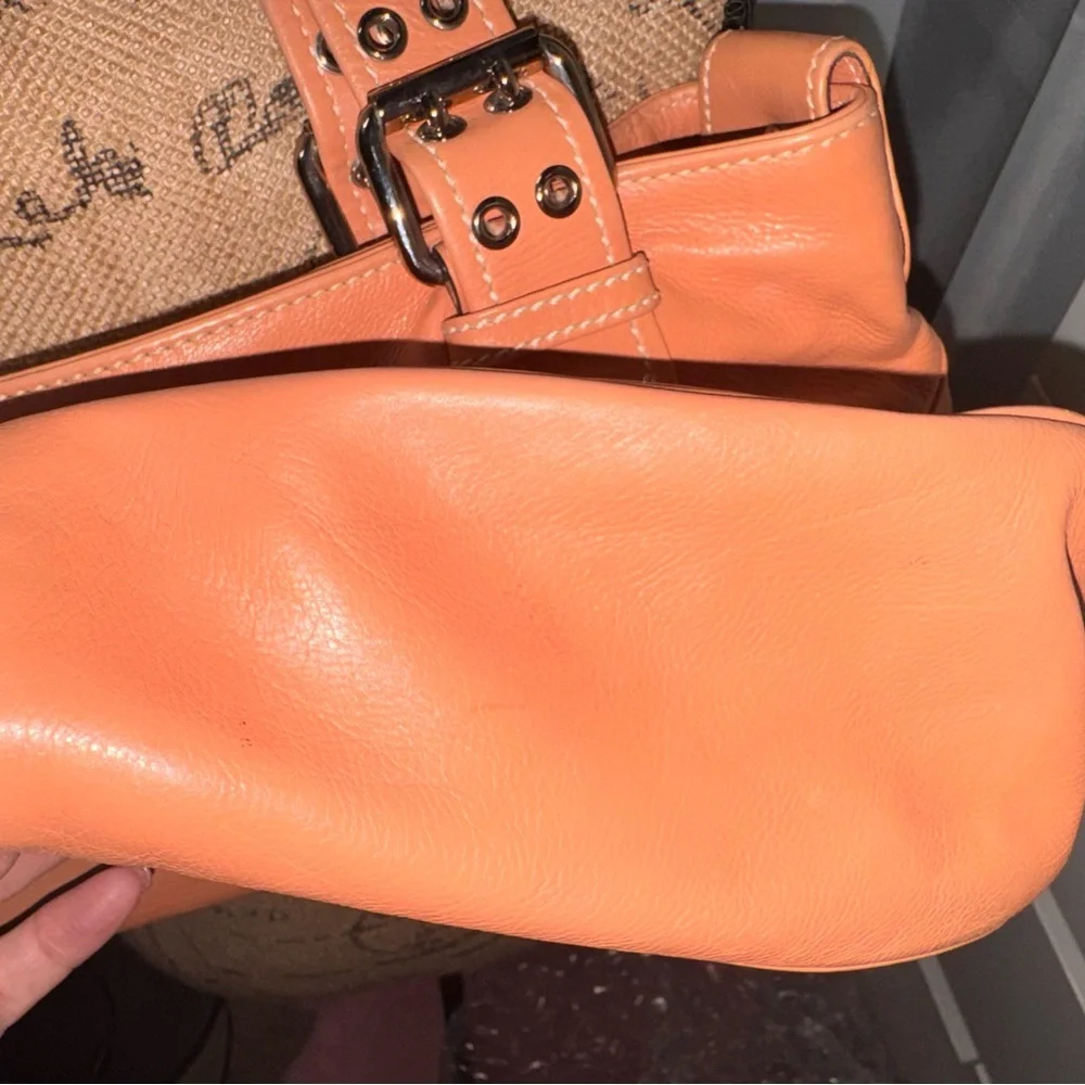Marc Jacobs Classic Peach Leather Shoulder Bag - Picture 9 of 14